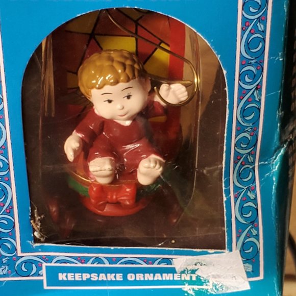 Christmas Treasures Ornament Cherub Angel on Stained Glass Throne - Vintage 70's - Picture 3 of 6